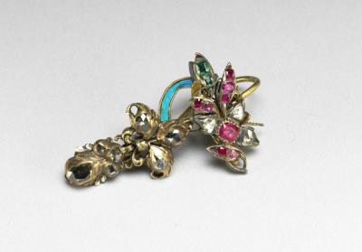 图片[2]-Earring decorated with glassinlaid flowers, Qing dynasty, Tongzhi reign(1862-1874)-China Archive